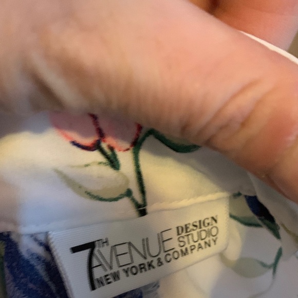 Floral Print Blouse with Tie Detail - Picture 2 of 5